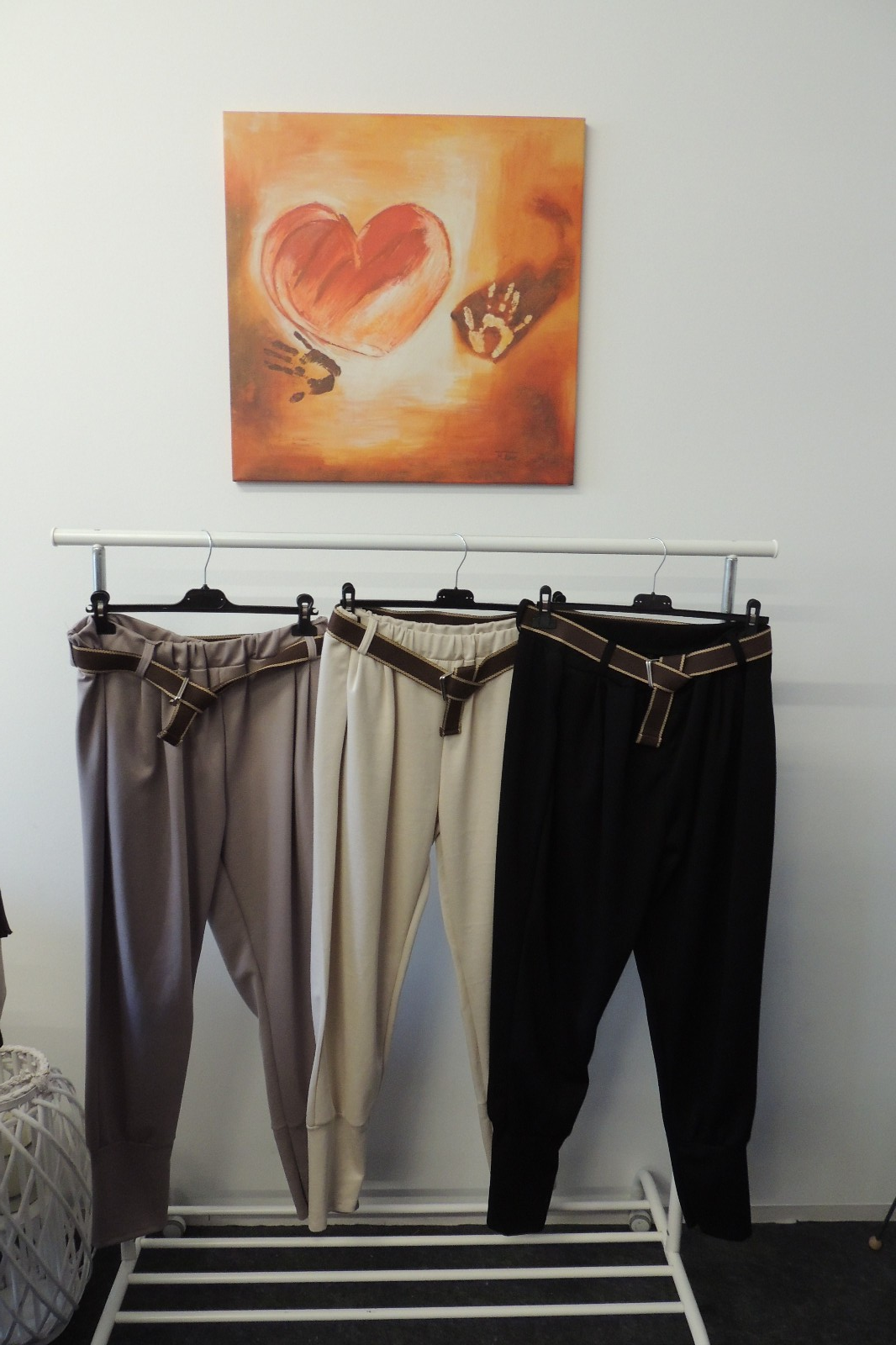 Hose Jogpant Butterstoff Softtouch weich Gürtel Made Italy Gr. 44,46,48