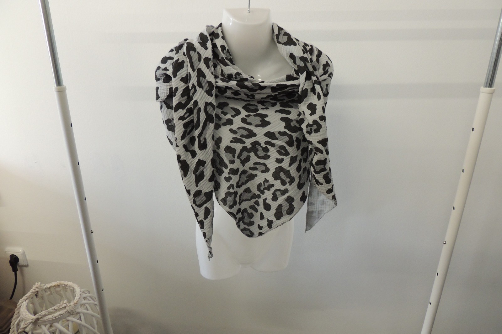 Dreieckstuch Tuch Schal Stola Damen Musselin Leo groß XXL weich Made in  Italy