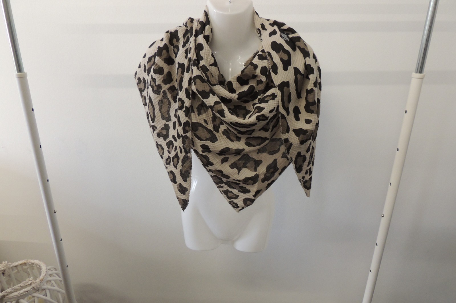 Dreieckstuch Tuch Schal Stola Damen Musselin Leo groß XXL weich Made in  Italy
